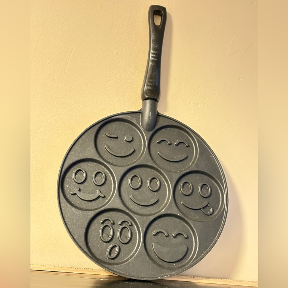 Nordic Ware skillet pan. Novelty emoji faces.